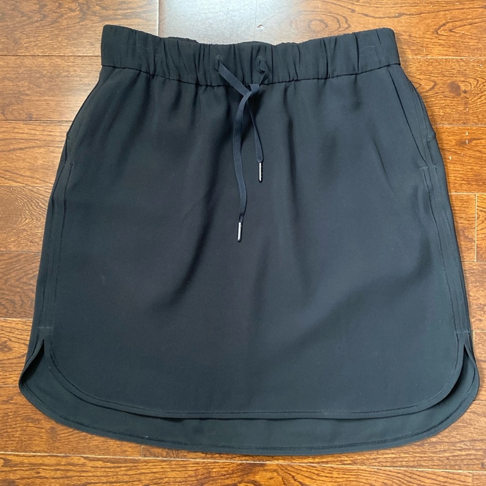 Lululemon Size & Black On the Fly Skirt Tennis Golf Activewear Drawstring Waist
